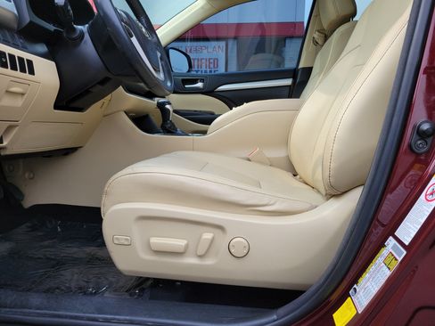 Used 2016 Toyota Highlander XLE AWD/4WD image 16