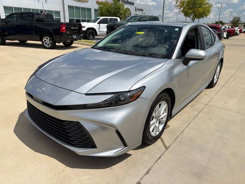 Used 2025 Toyota Camry LE FWD image 9