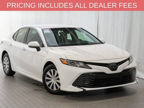 Used 2018 Toyota Camry FWD image 1