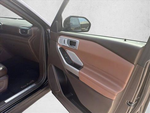 Used 2023 Ford Explorer King Ranch w/ Technology Package RWD image 30