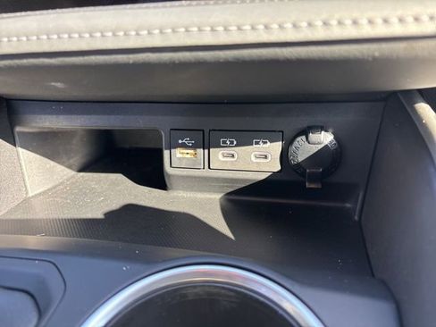 Certified 2024 Toyota Highlander XLE image 38