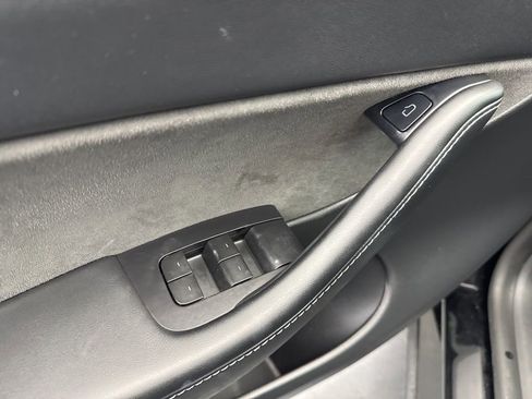 Used 2022 Tesla Model Y Long Range image 28