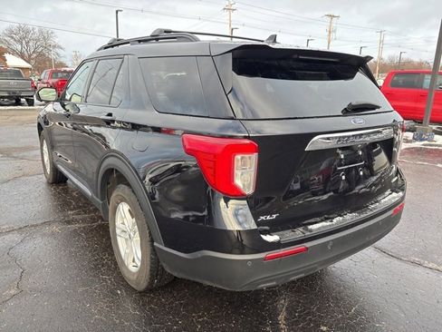 Used 2023 Ford Explorer XLT image 5