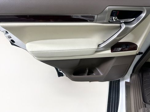 Used 2018 Lexus GX 460 Premium w/ Premium Package image 26