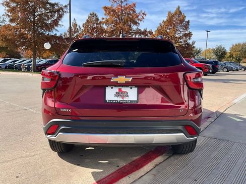 Used 2025 Chevrolet Trax LT image 7