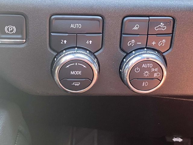 Used 2025 GMC Sierra 1500 SLT AWD/4WD image 21