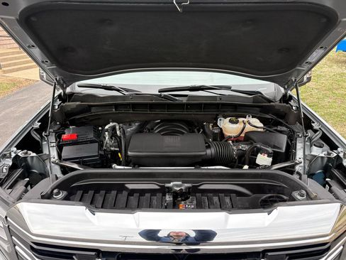 Used 2025 GMC Sierra 1500 SLT image 8