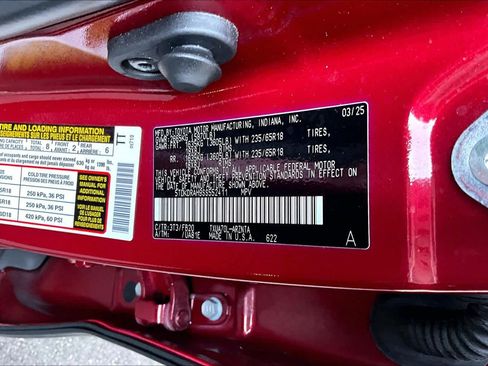 Certified 2025 Toyota Highlander LE FWD image 34
