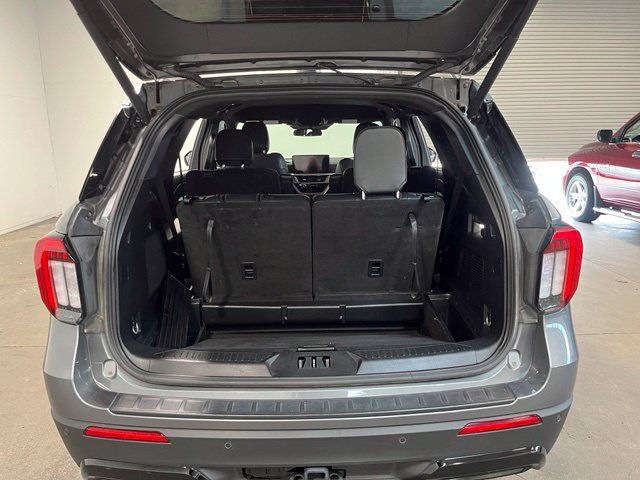 Used 2025 Ford Explorer ST-Line AWD/4WD image 17