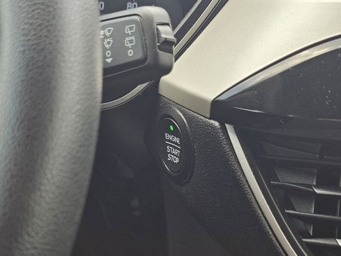 Used 2021 Ford Escape SE image 29