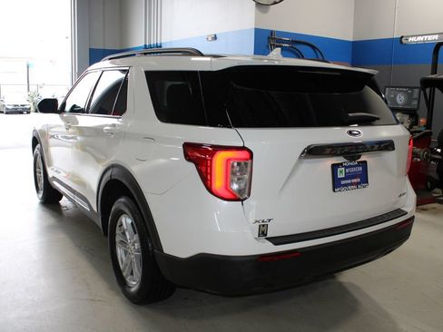 Used 2022 Ford Explorer XLT AWD/4WD image 22