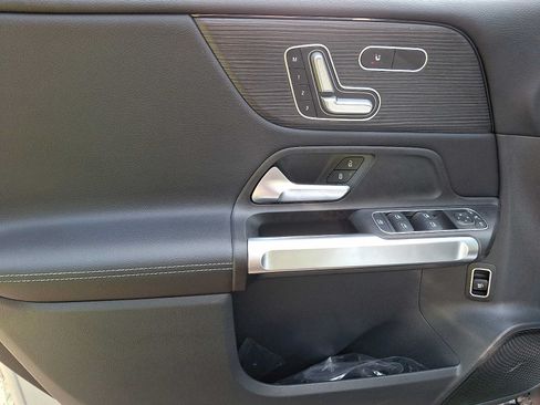Used 2026 Mercedes-Benz GLB 250 4MATIC image 9