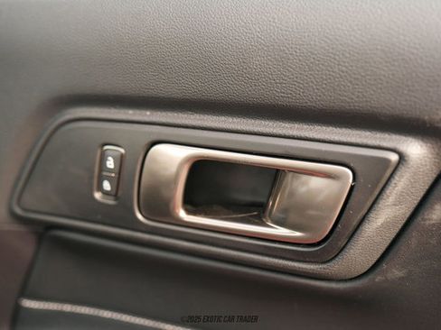 Used 2020 Ford Mustang Shelby GT500 w/ Carbon Fiber Track Pack image 46