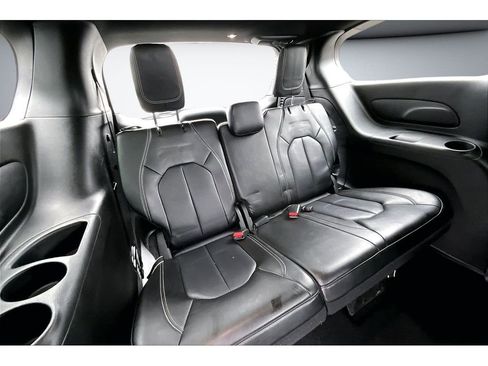 Used 2025 Chrysler Pacifica Select image 31