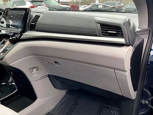 Used 2018 Honda Odyssey EX image 16