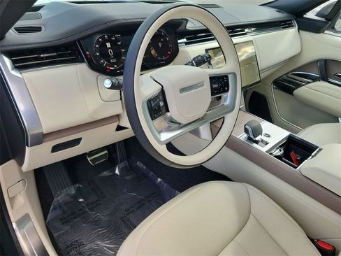Used 2025 Land Rover Range Rover Long Wheelbase Autobiography image 25