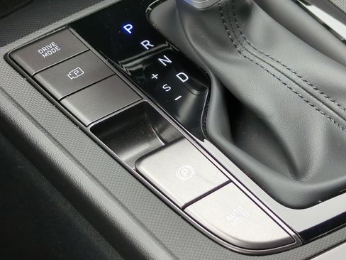 Certified 2025 Hyundai Elantra SEL image 30