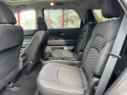 Used 2022 Nissan Pathfinder SV w/ SV Premium Package image 13