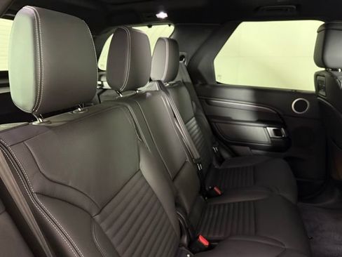 Used 2025 Land Rover Discovery Metropolitan Edition AWD/4WD image 31