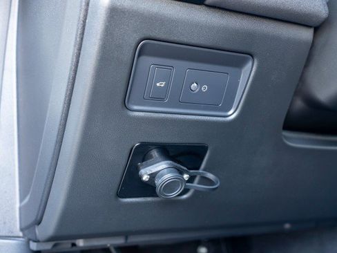 Used 2020 Land Rover Discovery HSE image 28