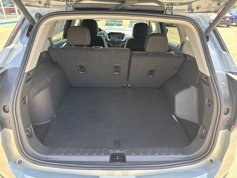 Used 2024 GMC Terrain SLE w/ Driver Convenience Package FWD image 25