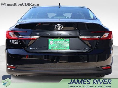 Used 2025 Toyota Camry LE image 4