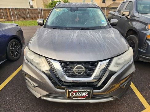 Used 2019 Nissan Rogue SL w/ Premium Package image 2