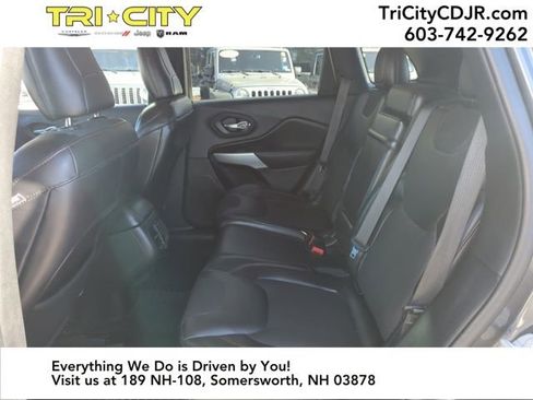 Used 2018 Jeep Cherokee Trailhawk w/ Cold Weather Group image 29
