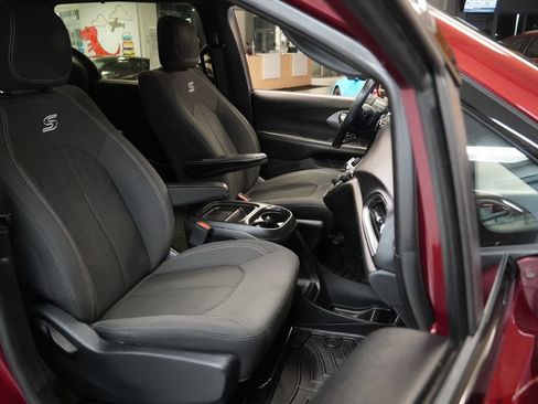 Used 2019 Chrysler Pacifica Touring Plus w/ S Appearance Package FWD image 30