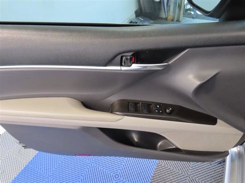 Used 2021 Toyota Camry SE image 14