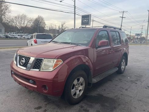 Used 2005 Nissan Pathfinder SE w/ (P01) Se Premium Pkg image 3