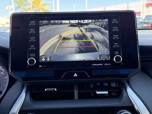 Used 2022 Toyota Venza LE image 29