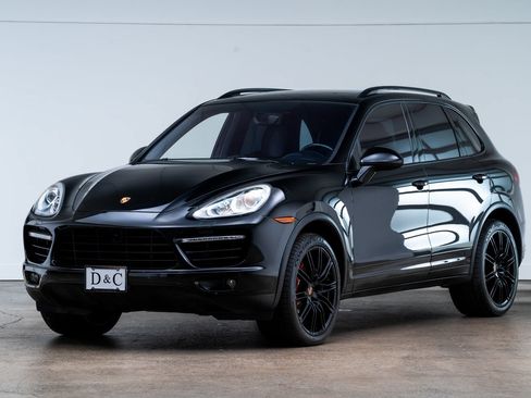 Used 2014 Porsche Cayenne Turbo w/ Comfort Plus Package (PU4) AWD/4WD image 3