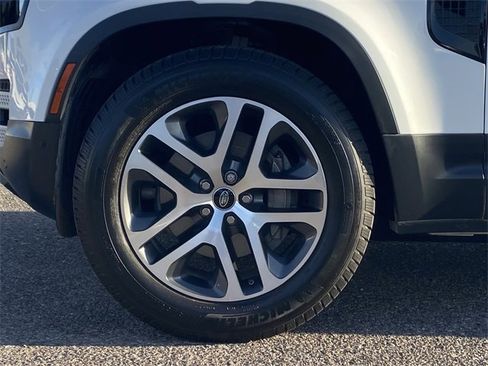 Used 2021 Land Rover Defender 110 SE image 32