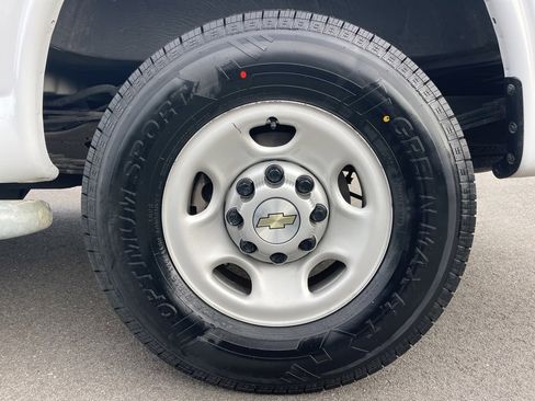 Used 2023 Chevrolet Express 2500 w/ Driver Convenience Package image 26