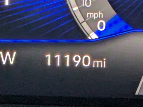 Certified 2024 Volkswagen Taos SE image 33