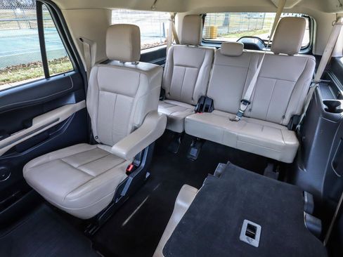 Used 2022 Ford Expedition Max XLT image 15