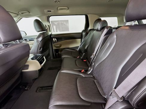 Used 2025 Kia Carnival image 26
