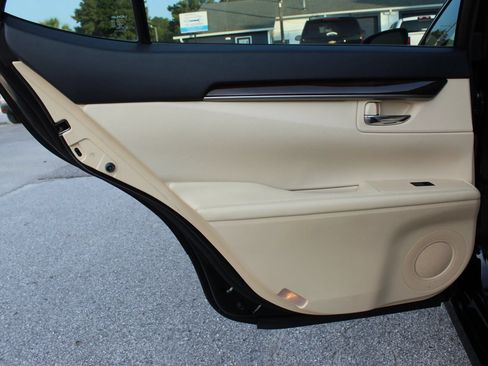 Used 2015 Lexus ES 350 w/ Luxury Package FWD image 20