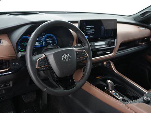 Used 2024 Toyota Grand Highlander AWD Hybrid image 22