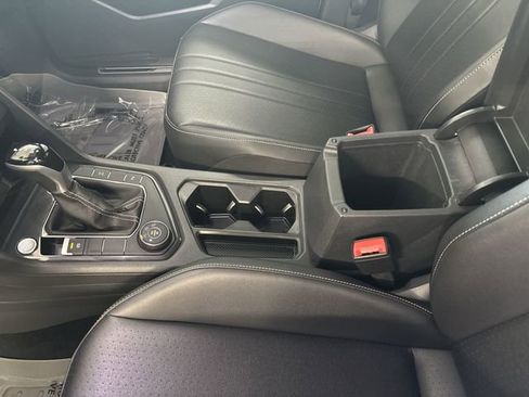 Used 2024 Volkswagen Tiguan SE R-Line AWD/4WD image 24