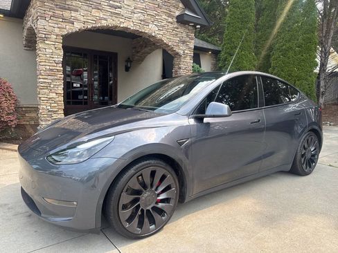 Used 2021 Tesla Model Y Performance AWD/4WD image 2