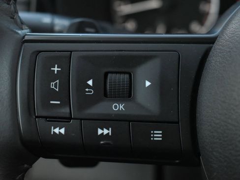 Used 2025 Nissan Pathfinder SV AWD/4WD image 22