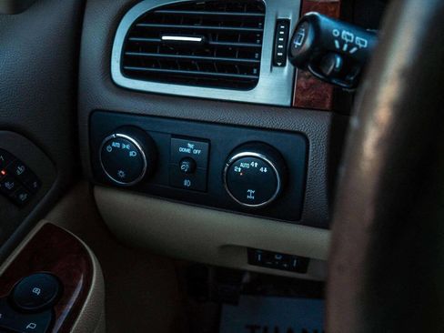 Used 2013 Chevrolet Tahoe LTZ image 14