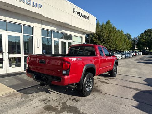 Used 2018 Toyota Tacoma TRD Off-Road w/ Technology Package AWD/4WD image 3