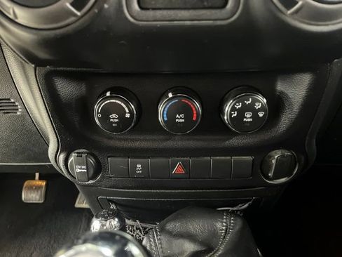 Used 2016 Jeep Wrangler Sport w/ Connectivity Group AWD/4WD image 45