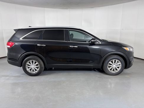 Used 2016 Kia Sorento FWD image 9