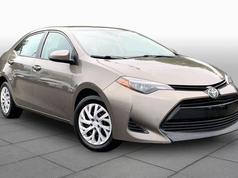 Used 2018 Toyota Corolla LE FWD image 3