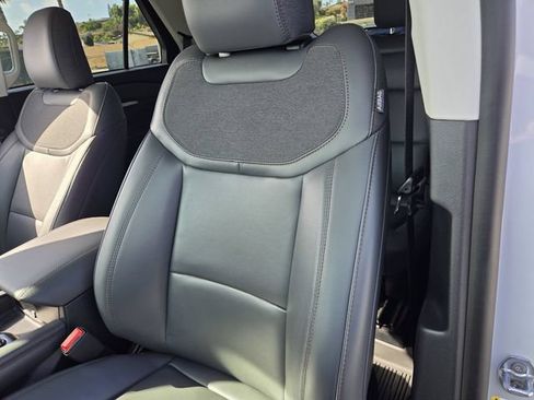 Used 2026 Ford Explorer Active w/ Active Comfort Package RWD image 21