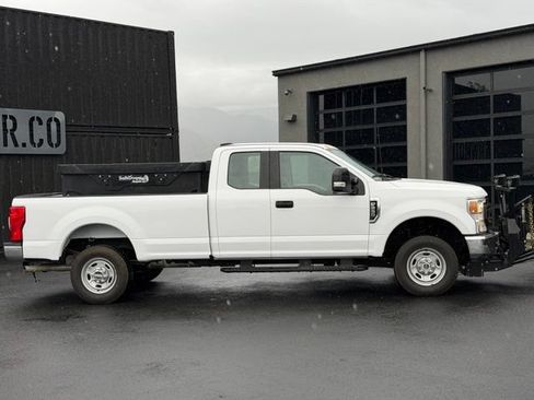 Used 2022 Ford F250 XL w/ Power Equipment Group AWD/4WD image 3